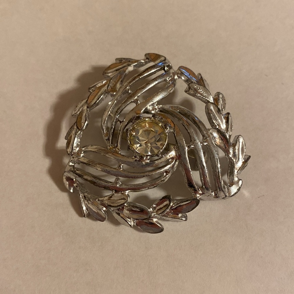Silvertone Rhinestone Pin - Picture 5 of 16